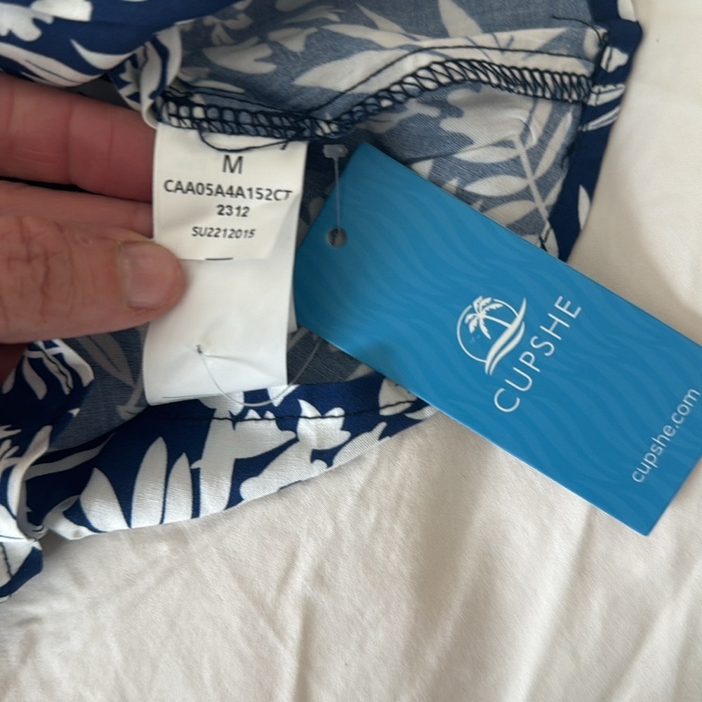 NWT blue and white floral V Neck Cupshe dress M - Picture 3 of 3